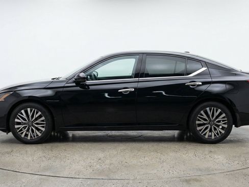 Used 2025 Nissan Altima 2.5 SV FWD image 5