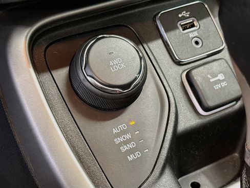 Used 2018 Jeep Compass Latitude w/ Popular Equipment Group AWD/4WD image 24