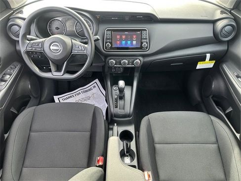New 2025 Nissan Kicks Play S image 10