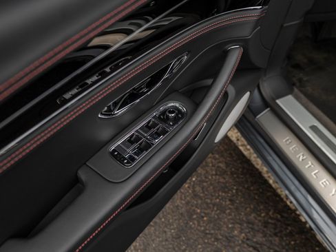 Used 2024 Bentley Flying Spur S V8 image 28