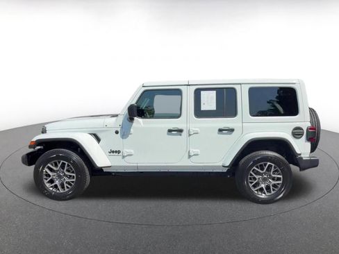 Used 2025 Jeep Wrangler Unlimited Sahara AWD/4WD image 8