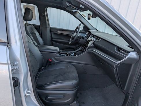 Used 2023 Jeep Grand Cherokee Altitude image 20