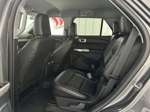 Used 2022 Ford Explorer XLT w/ Equipment Group 202A AWD/4WD image 23