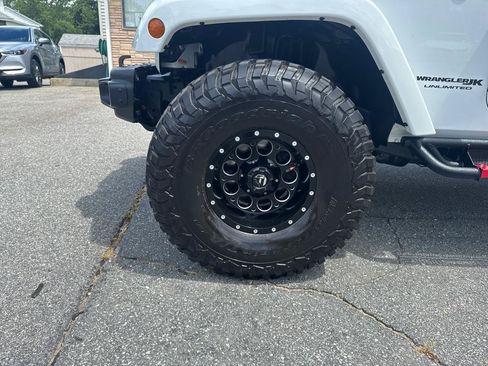 Used 2018 Jeep Wrangler Unlimited Sport AWD/4WD image 16