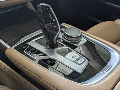 Used 2022 BMW 740i w/ Premium Package RWD image 12