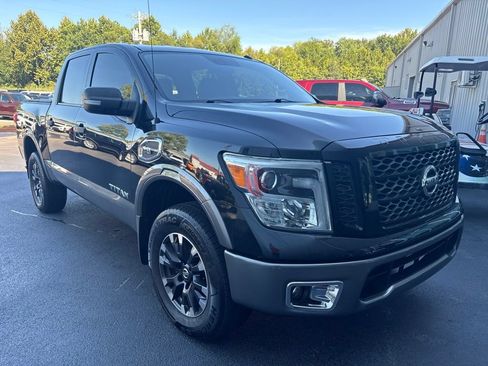 Used 2017 Nissan Titan PRO-4X AWD/4WD image 2