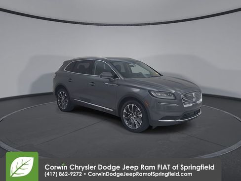 Used 2023 Lincoln Nautilus Reserve AWD/4WD image 3