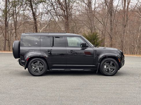 Used 2023 Land Rover Defender 110 X-Dynamic SE image 14