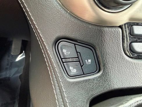 Used 2017 GMC Yukon Denali w/ Open Road Package AWD/4WD image 28