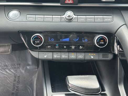 Used 2023 Hyundai Elantra Limited FWD image 28