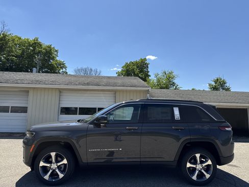 New 2026 Jeep Grand Cherokee Limited AWD/4WD image 9