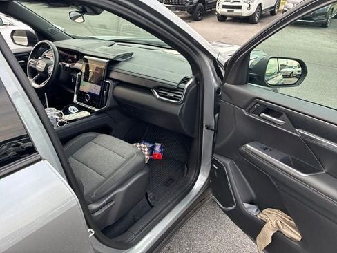 Used 2025 GMC Acadia Elevation w/ Black Edition AWD/4WD image 9