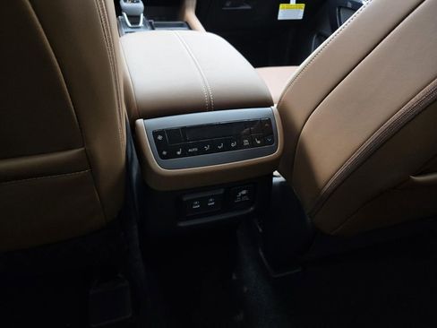 New 2026 Nissan Pathfinder Platinum AWD/4WD image 15