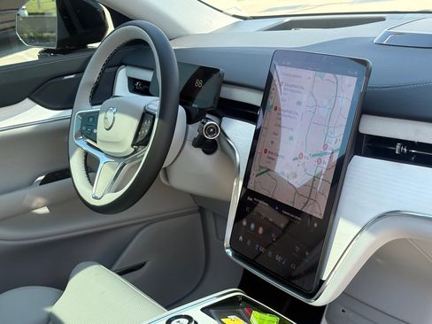 New 2025 Volvo EX90 Plus w/ Protection Package Premier image 20