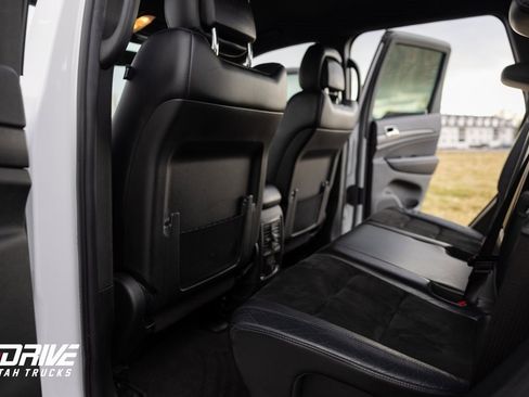 Used 2018 Jeep Grand Cherokee Altitude image 17