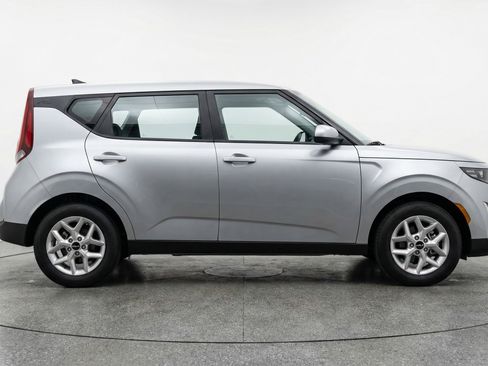 Used 2025 Kia Soul LX w/ LX Technology Package image 11