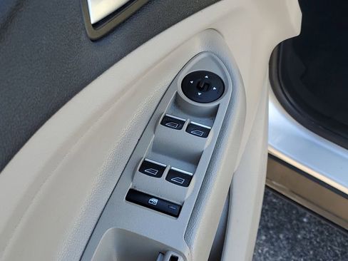 Used 2019 Ford Escape Titanium FWD image 9
