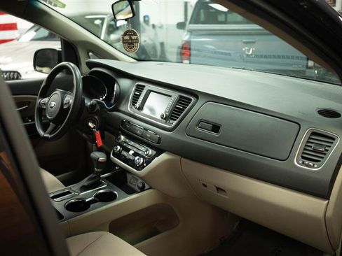 Used 2020 Kia Sedona LX FWD image 14