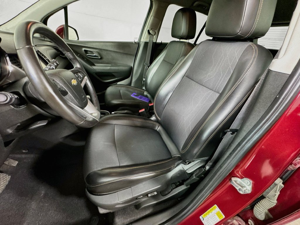Used 2018 Chevrolet Trax LT w/ LT Convenience Package FWD image 24