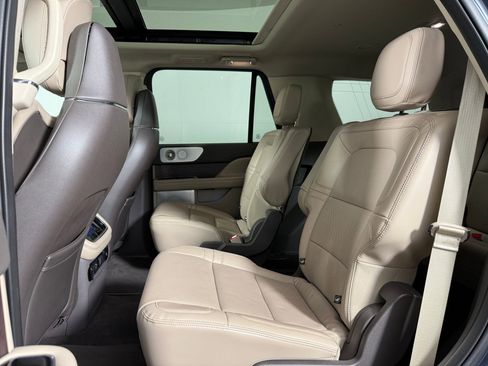Used 2022 Lincoln Navigator Reserve image 15