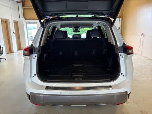 Used 2024 Nissan Rogue SL AWD/4WD image 23