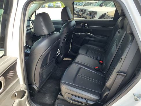 Used 2024 Kia Sorento S FWD image 11