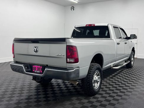 Used 2018 RAM 3500 Tradesman w/ Chrome Appearance Group AWD/4WD image 9