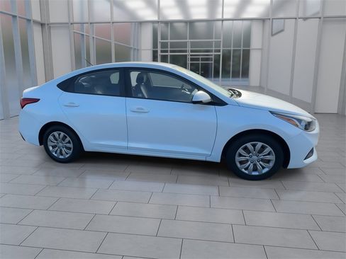 Used 2018 Hyundai Accent SE image 9