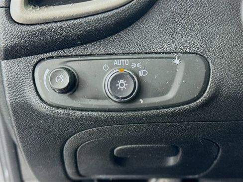 Used 2018 Chevrolet Trax LT w/ LT Convenience Package image 10