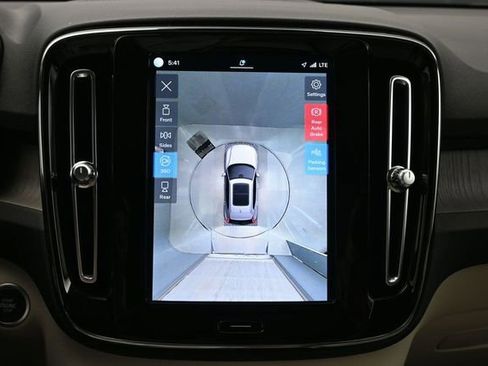 Used 2023 Volvo XC40 B4 Ultimate w/ Protection Package Premier FWD image 21