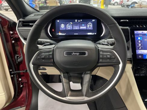 Used 2024 Jeep Grand Cherokee Limited image 17