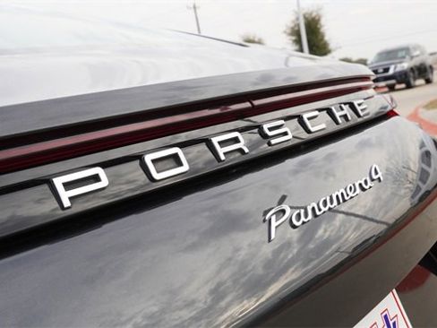 Used 2020 Porsche Panamera 4 image 12