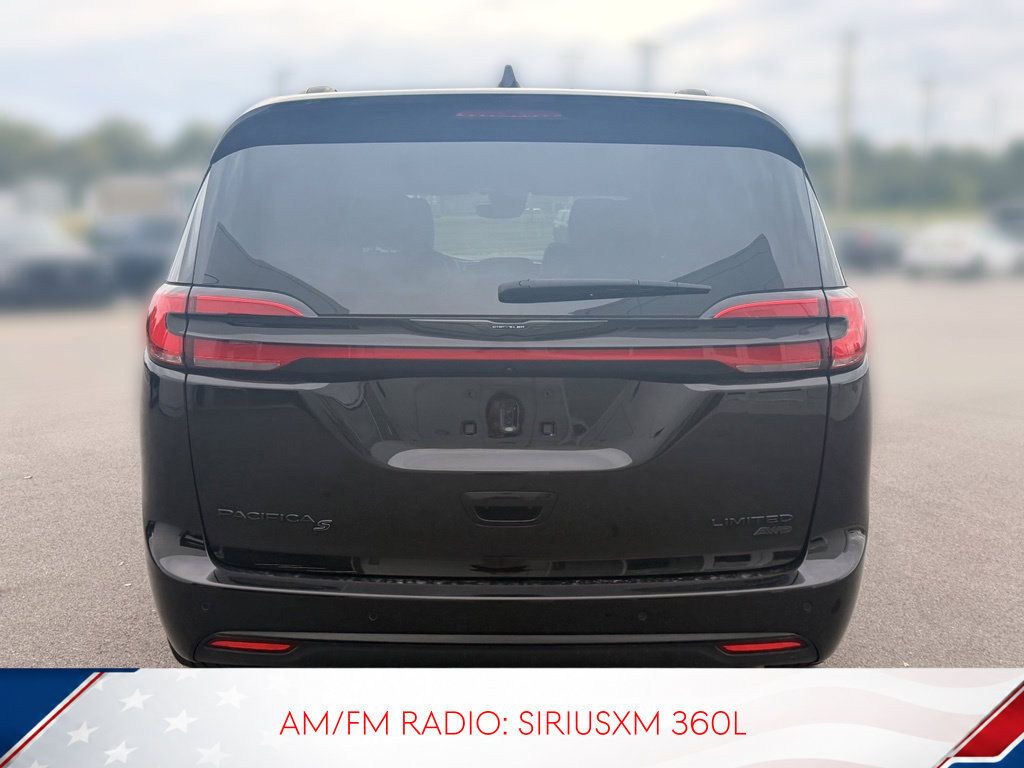 Used 2025 Chrysler Pacifica Limited AWD/4WD image 3