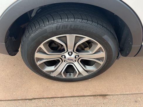 Used 2018 Ford Explorer Platinum AWD/4WD image 34