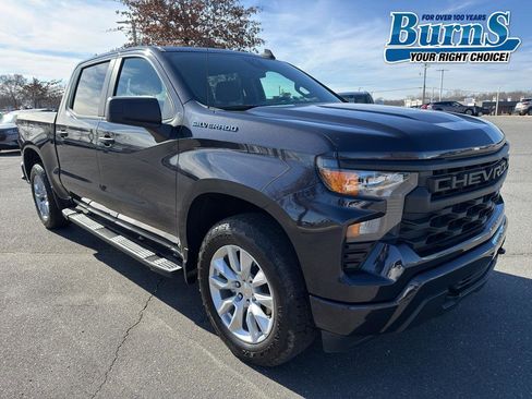 Used 2023 Chevrolet Silverado 1500 Custom image 1