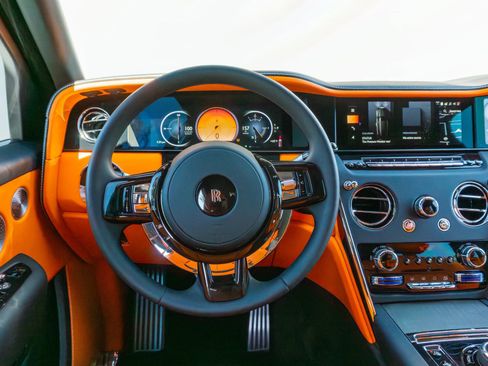 Used 2025 Rolls-Royce Cullinan image 16