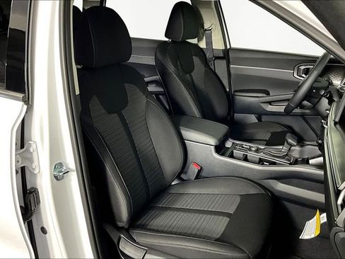 New 2026 Kia Sorento LX FWD image 11