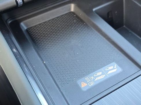 New 2026 GMC Acadia AT4 w/ LPO, Floor Liner Package AWD/4WD image 32