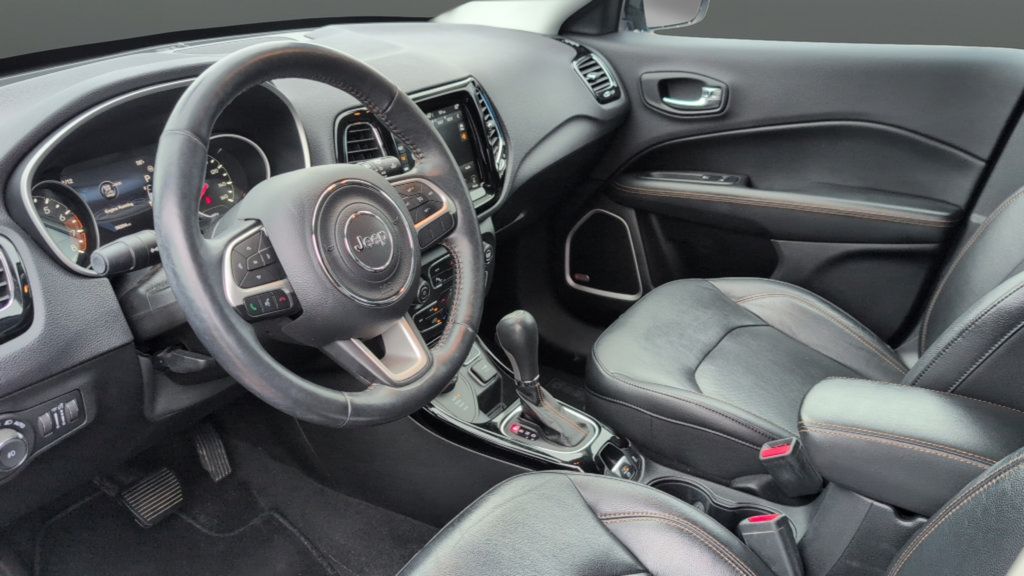 Used 2017 Jeep Compass Limited w/ Navigation Group AWD/4WD image 1