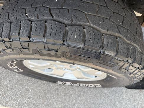 Used 2011 Toyota Tacoma 4x4 Access Cab V6 w/ TRD Off-Road Pkg image 12
