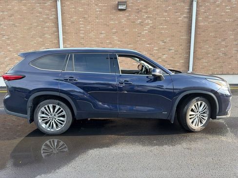 Used 2022 Toyota Highlander Platinum AWD/4WD image 4