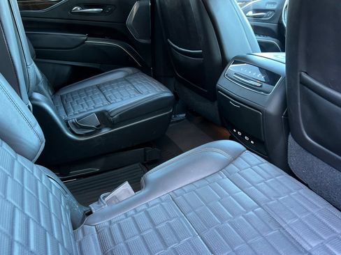 Used 2021 Cadillac Escalade Premium Luxury Platinum AWD/4WD image 19