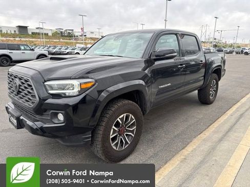 Used 2021 Toyota Tacoma TRD Sport w/ TRD Premium Sport Package AWD/4WD image 3