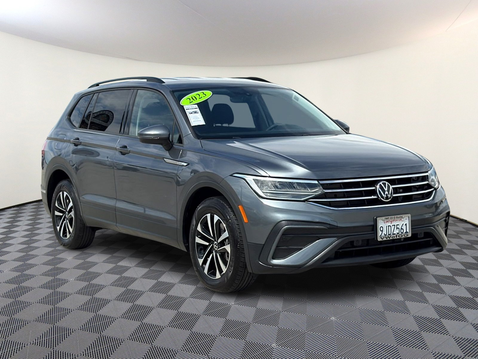 Used 2023 Volkswagen Tiguan S FWD image 1
