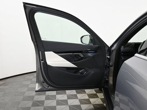 Used 2026 BMW 530i w/ Premium Package RWD image 27