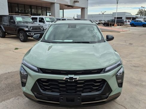 Used 2025 Chevrolet Trax ACTIV w/ Driver Confidence Package image 2