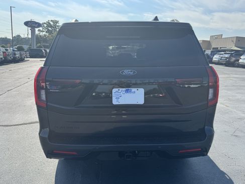 Used 2025 Ford Expedition Platinum w/ Stealth Performance Package AWD/4WD image 8