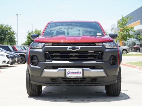 Used 2024 Chevrolet Colorado Trail Boss w/ Technology Package AWD/4WD image 2