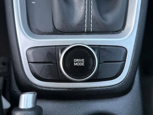 Used 2024 Hyundai Venue SEL image 17