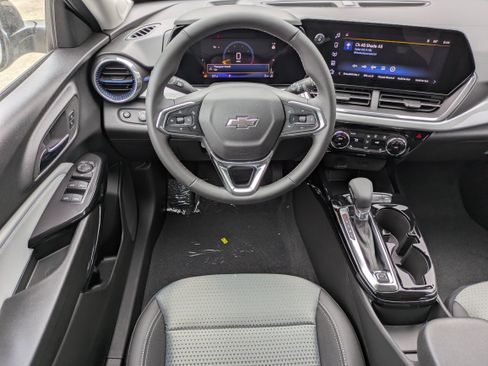 New 2026 Chevrolet Trax LT image 4